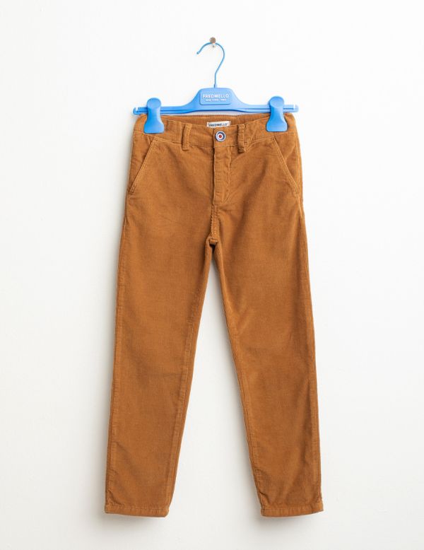 Pantalone modello chino in velluto leggermente elasticizzato